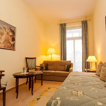 Merkur Hotell *